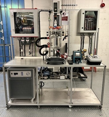 A semi-batch reactor, operated using Siemens SIMATIC PCS neo.