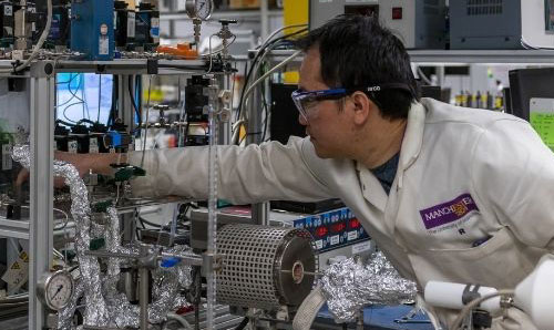 Engineer working in Chemical Engineering lab